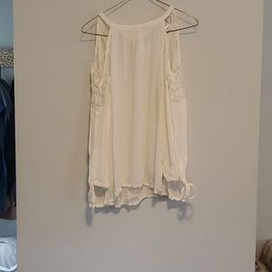 💫 2/$25 • White Blouse with Cutout Shoulders